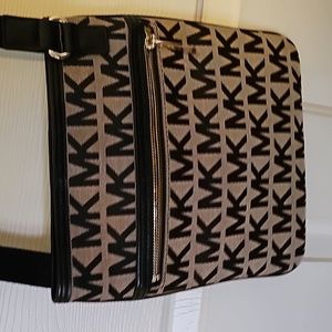 Michael Kors Crossbody Canvas
